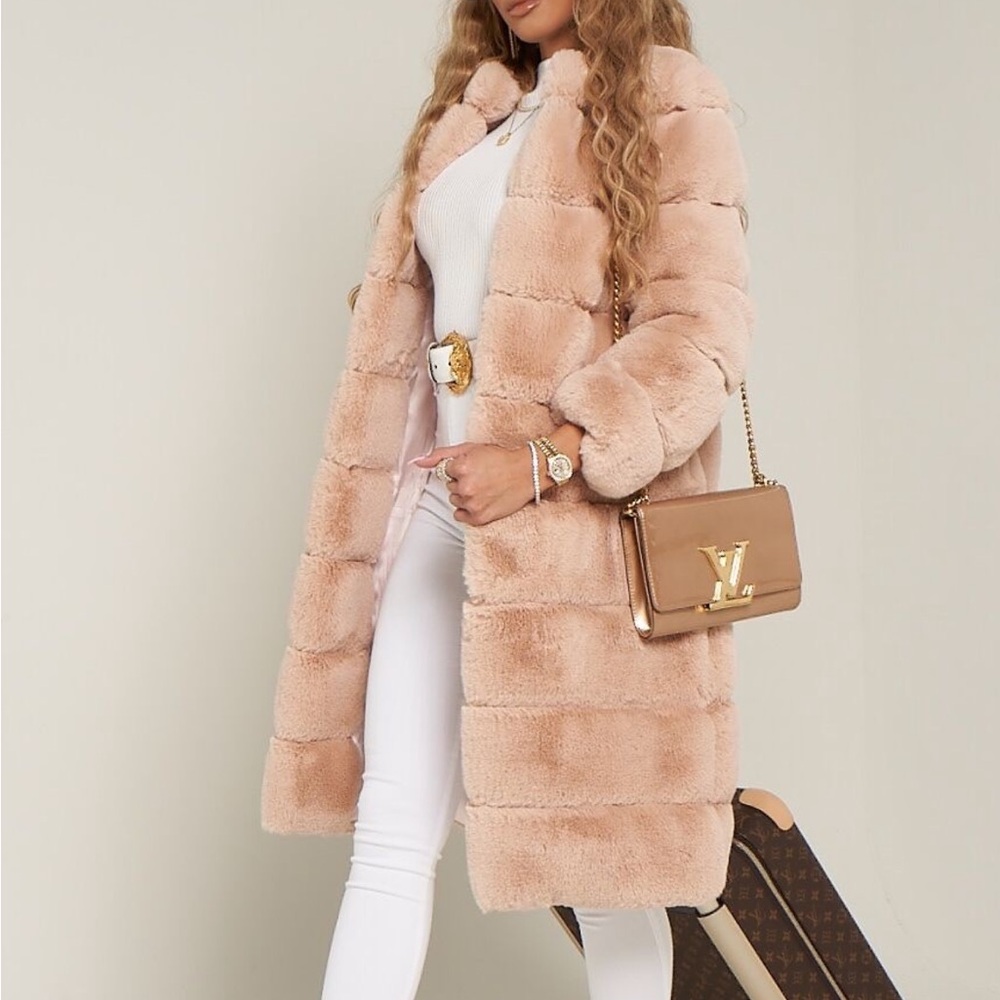 🚫 SOLD 🚫 Oh Polly Plush Faux Fur Coat in Blush